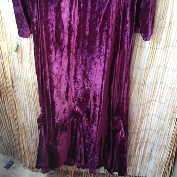 Vintage 80's look Purple Velvet Midi dress. Plus S - Picture 9 of 9